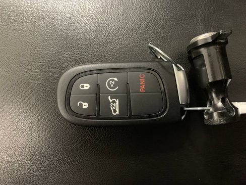 Used 2022 Jeep Cherokee Limited w/ Elite Package AWD/4WD image 34