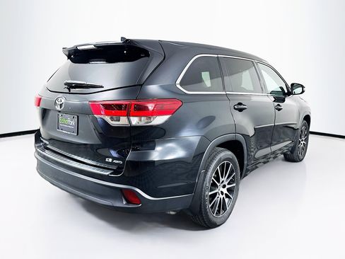 Used 2017 Toyota Highlander SE AWD/4WD image 9
