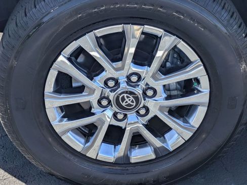 Used 2024 Toyota Tacoma Limited w/ Limited Package (LT) image 23