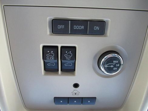 Used 2018 GMC Yukon Denali w/ Open Road Package RWD image 30