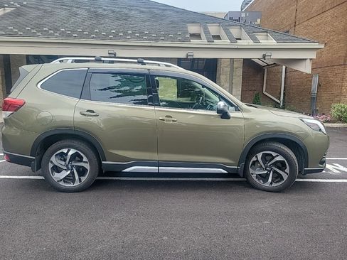 Used 2023 Subaru Forester Touring AWD/4WD image 4