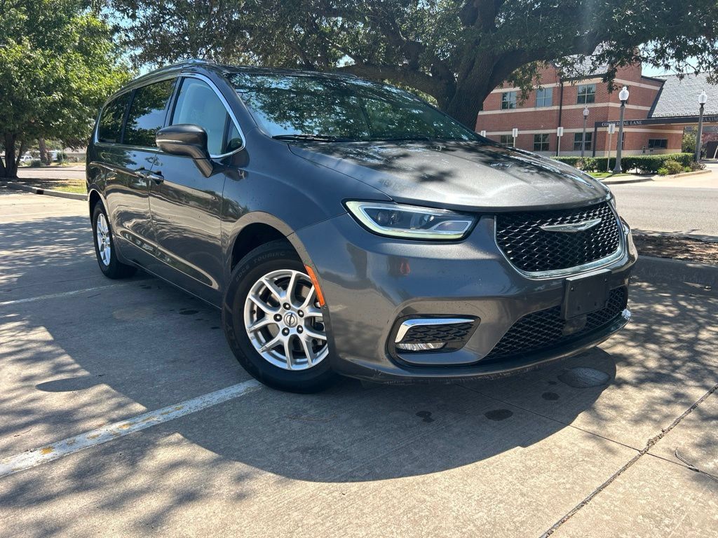 Used 2021 Chrysler Pacifica Touring-L FWD image 1