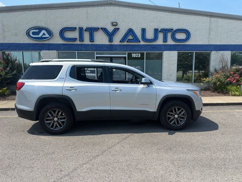 Used 2017 GMC Acadia SLT FWD image 2