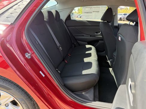 New 2025 Hyundai Elantra SE image 25