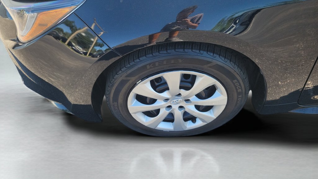 Used 2025 Toyota Corolla LE FWD image 25