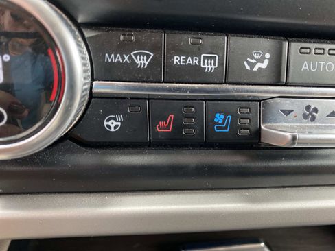 Used 2024 Ford Expedition Limited image 24