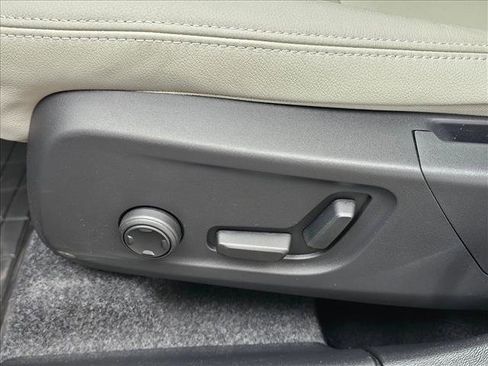 Used 2026 Volvo XC40 B5 Ultra w/ Climate Package image 19