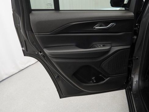 Certified 2025 Jeep Grand Cherokee Altitude image 43