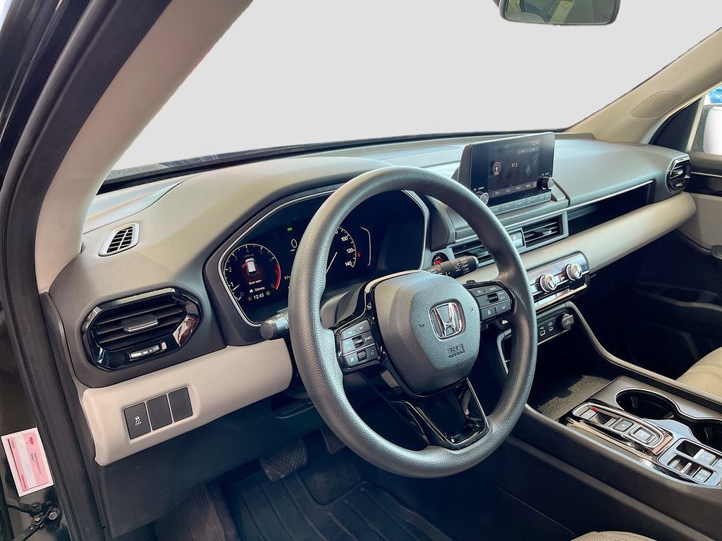 Used 2023 Honda Pilot LX image 9