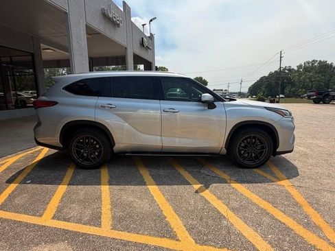 Used 2020 Toyota Highlander Limited FWD image 10