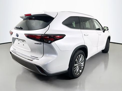 Used 2024 Toyota Highlander Platinum AWD/4WD image 7
