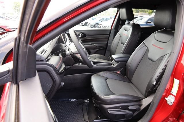 Used 2025 Jeep Compass Trailhawk AWD/4WD image 8