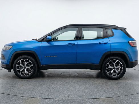 Used 2025 Jeep Compass Limited AWD/4WD image 5