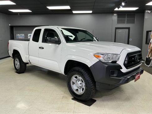Used 2022 Toyota Tacoma SR AWD/4WD image 2