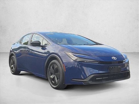 Used 2024 Toyota Prius LE FWD image 3