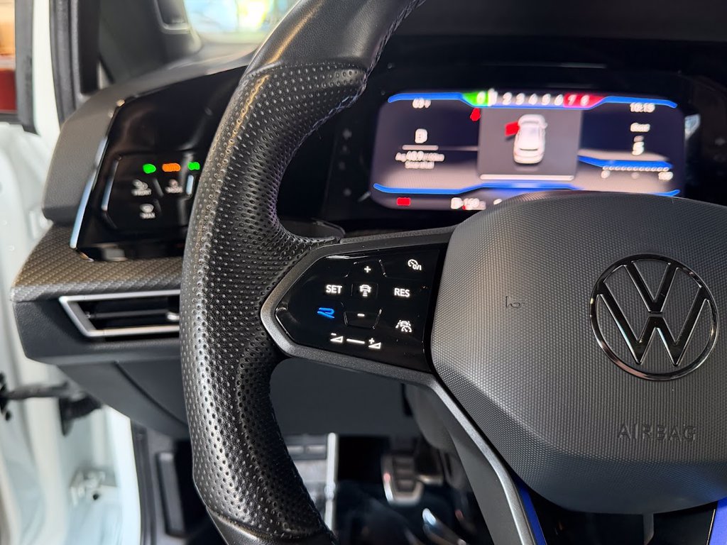 Used 2024 Volkswagen Golf R AWD/4WD image 18