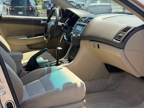 Used 2005 Honda Accord LX image 18