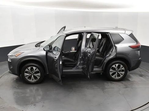 Used 2023 Nissan Rogue SV image 7