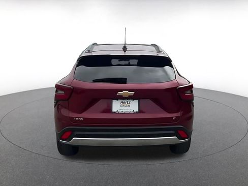 Used 2025 Chevrolet Trax LT w/ LT Convenience Package FWD image 12