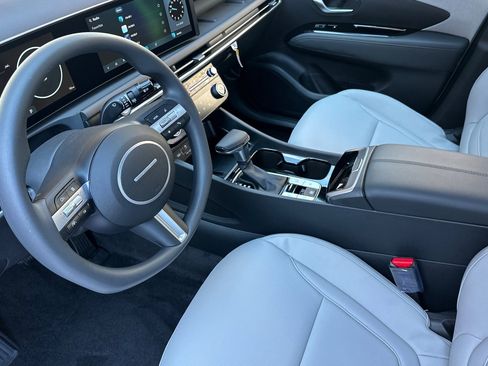 Certified 2025 Hyundai Santa Cruz SEL image 11