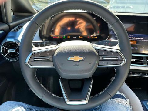 New 2026 Chevrolet Equinox EV LT image 28