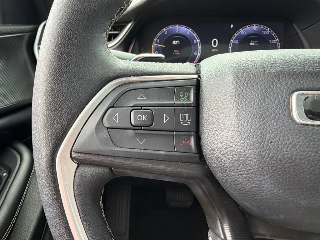Used 2023 Jeep Grand Cherokee L Laredo AWD/4WD image 26
