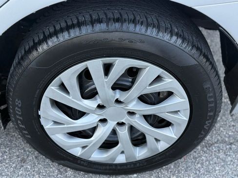 Used 2014 Toyota Corolla LE image 28