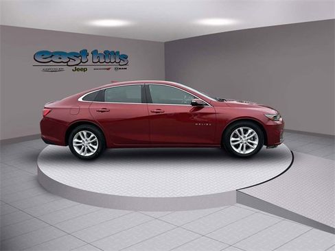 Used 2018 Chevrolet Malibu LT image 2