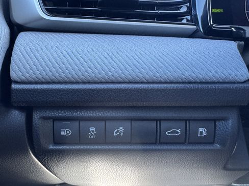 Used 2025 Toyota Camry SE image 32