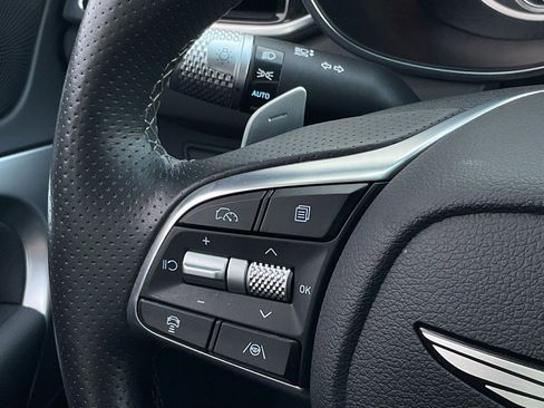 Used 2025 Genesis G70 2.5T image 21