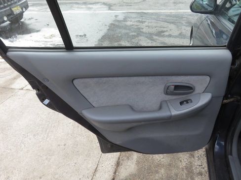 Used 2005 Hyundai Elantra GLS image 20