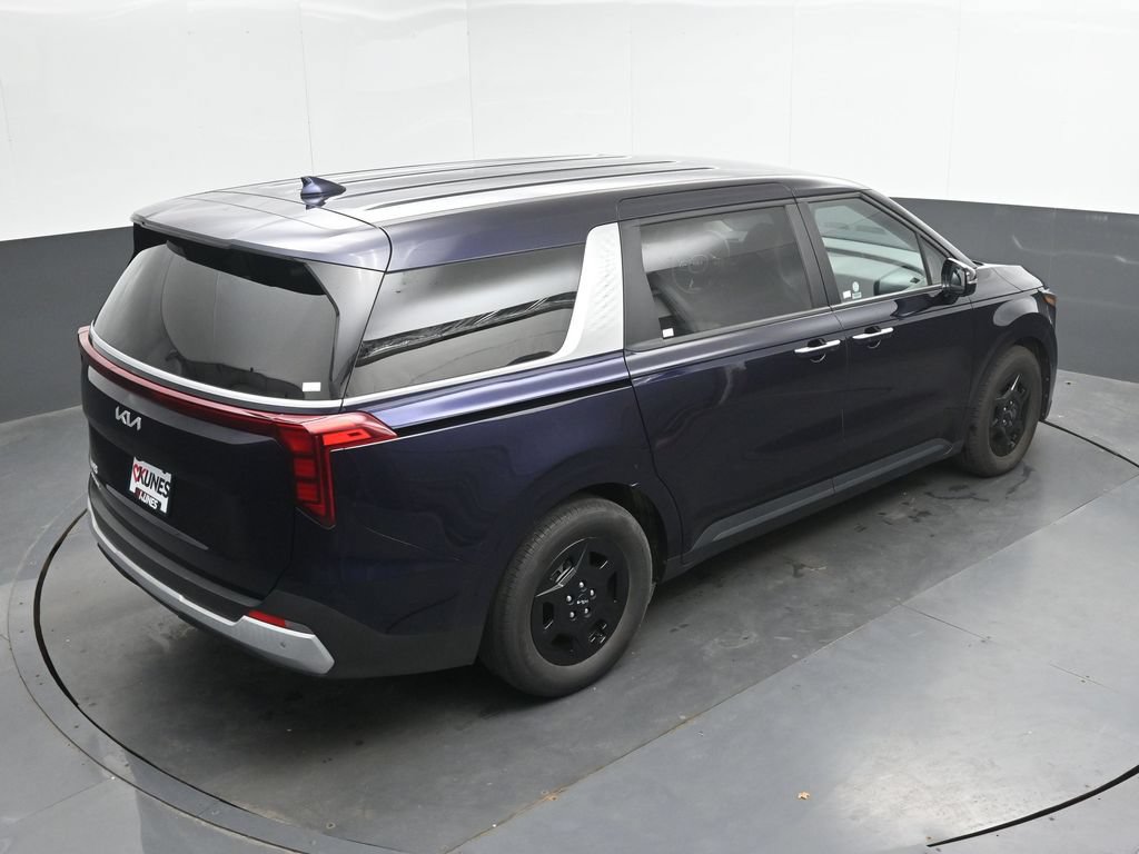 Used 2025 Kia Carnival FWD image 32