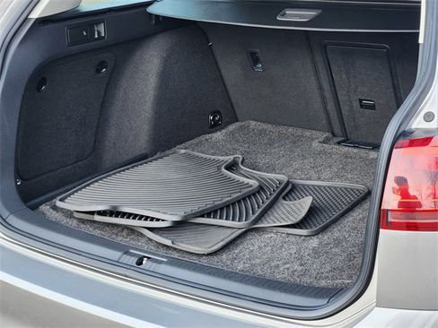 Used 2015 Volkswagen Golf TDI S image 29