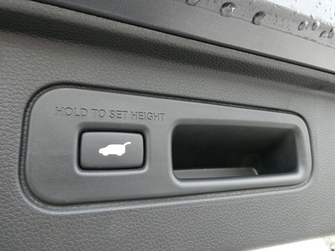 Used 2025 Honda Pilot Black Edition image 20