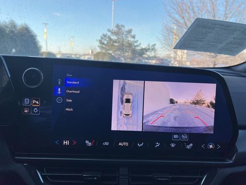 Used 2024 Chevrolet Equinox EV RS image 19