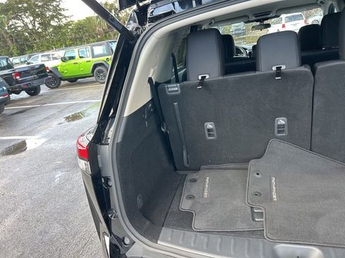 Used 2025 Nissan Pathfinder SV image 30