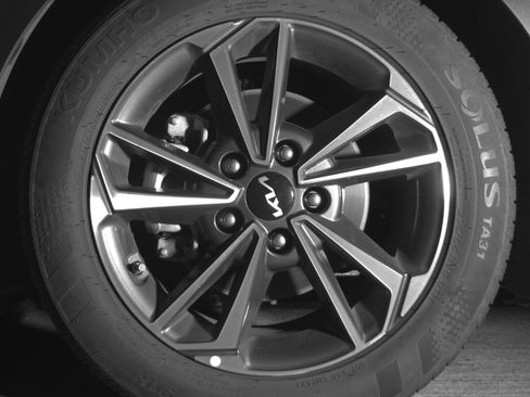Used 2024 Kia Forte LXS FWD image 12