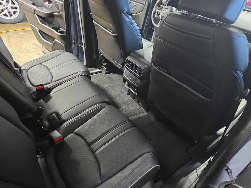 Used 2025 Honda Pilot Elite image 12