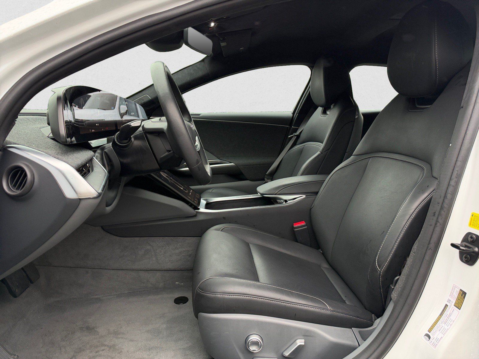 Used 2024 Lucid Air Pure RWD image 11