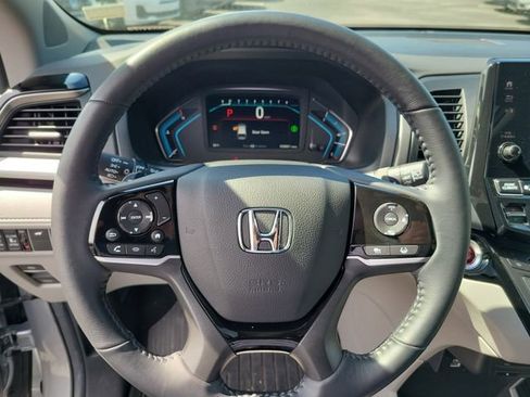 Certified 2024 Honda Odyssey Touring image 18