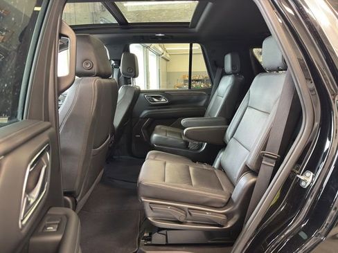 Used 2022 Chevrolet Tahoe LT w/ LT Signature Plus Package RWD image 11