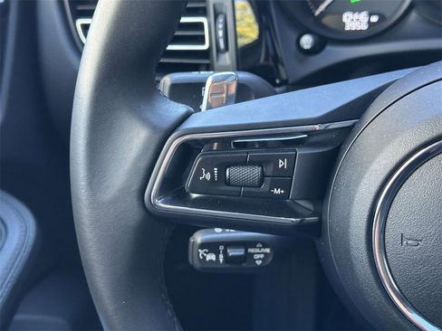 Used 2025 Porsche Macan image 21