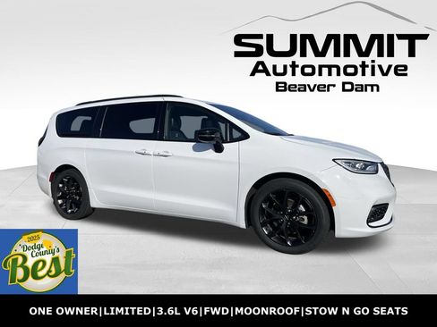 Used 2025 Chrysler Pacifica Limited FWD image 1