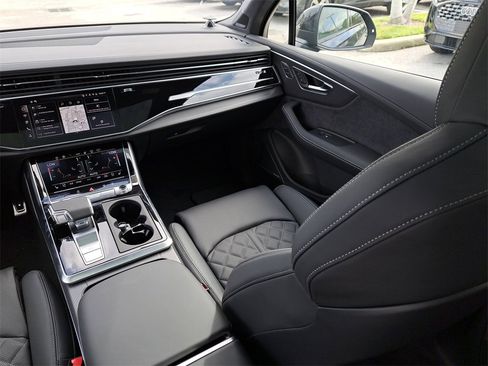 New 2026 Audi SQ7 Prestige image 24