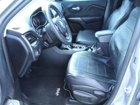 Used 2019 Jeep Cherokee Latitude w/ Popular Appearance Group FWD image 13
