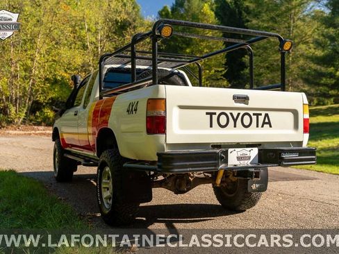 Used 1989 Toyota Pickup Deluxe image 2