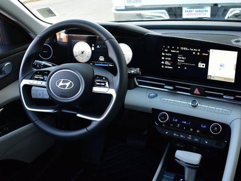 New 2026 Hyundai Elantra Limited FWD image 30