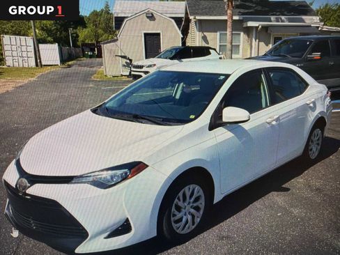 Used 2018 Toyota Corolla LE FWD image 1