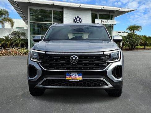 Certified 2024 Volkswagen Atlas Cross Sport SE FWD image 2