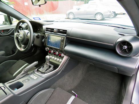 Used 2024 Toyota GR86 Premium image 18